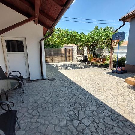 Cozy, Quiet & Family Friendly In Arad Apartman Szoba fotó